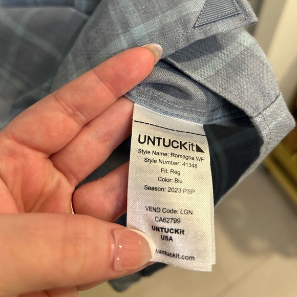 UNTUCKit Romagna Wrinkle Free Shirt Size small blu EUC A0372 - Picture 5 of 9
